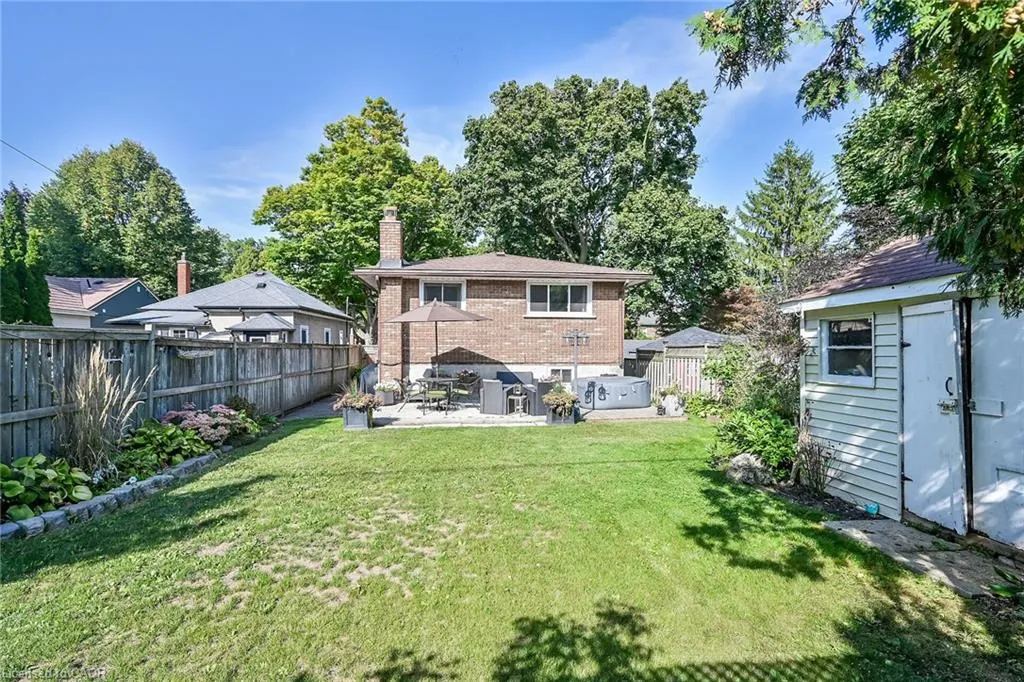 242 Macnab Street