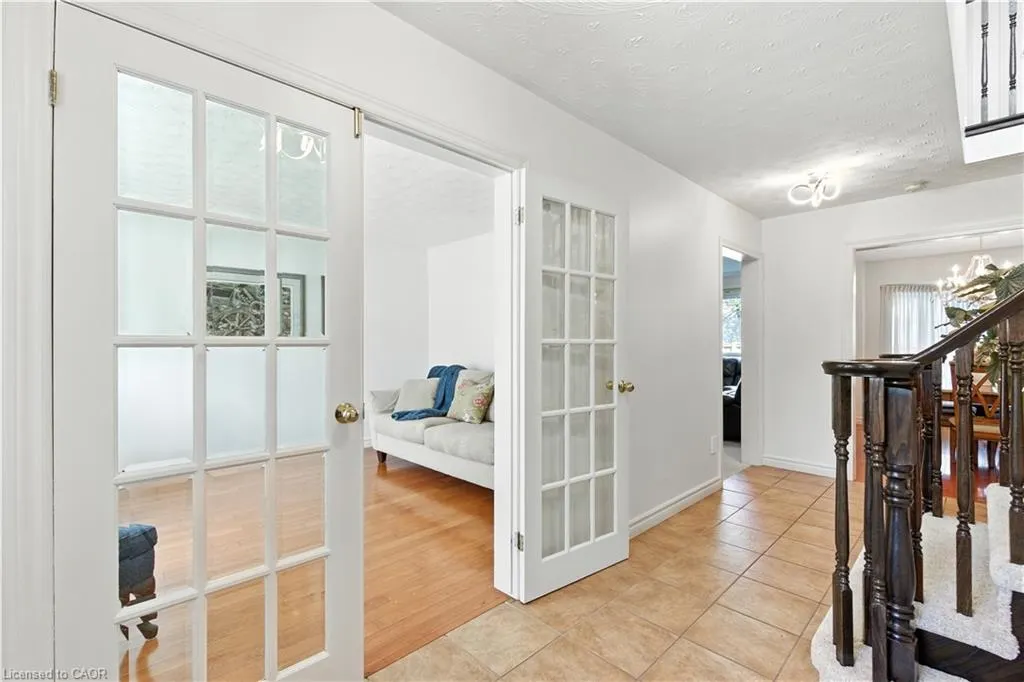 10 Shadowdale Drive