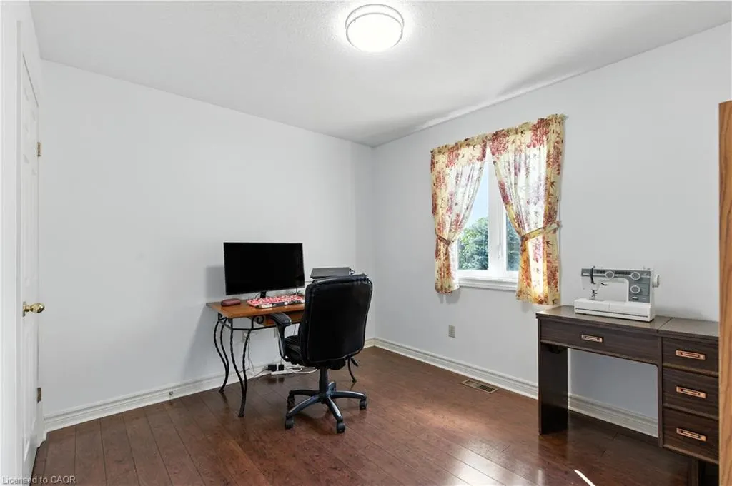 10 Shadowdale Drive