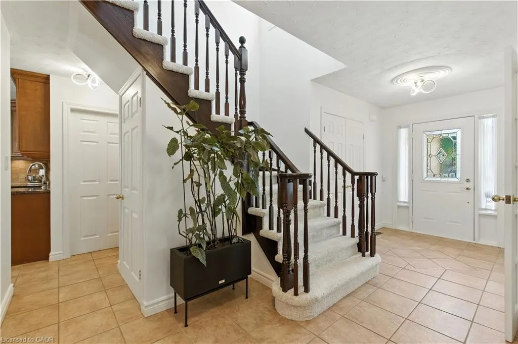 10 Shadowdale Drive