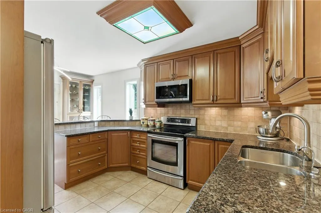 10 Shadowdale Drive