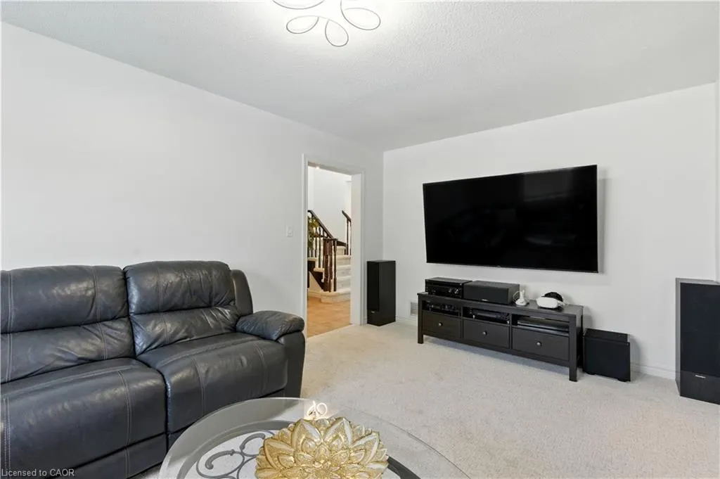 10 Shadowdale Drive