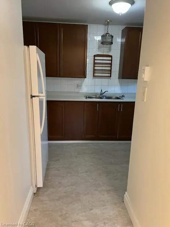 3 Robinson Street N, #1