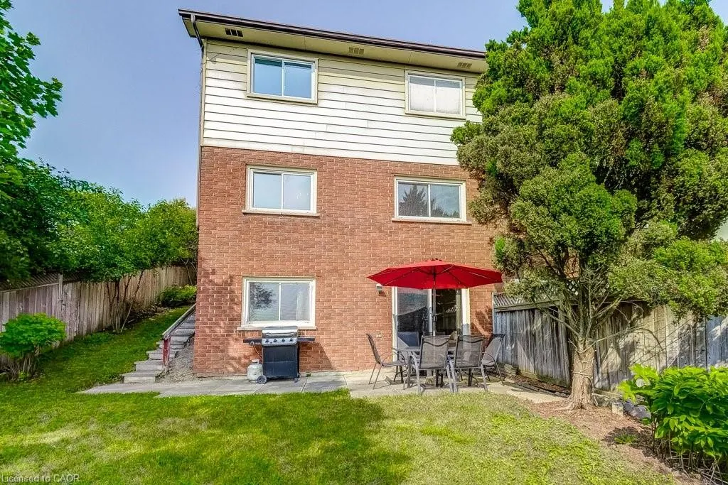 581 College Avenue W