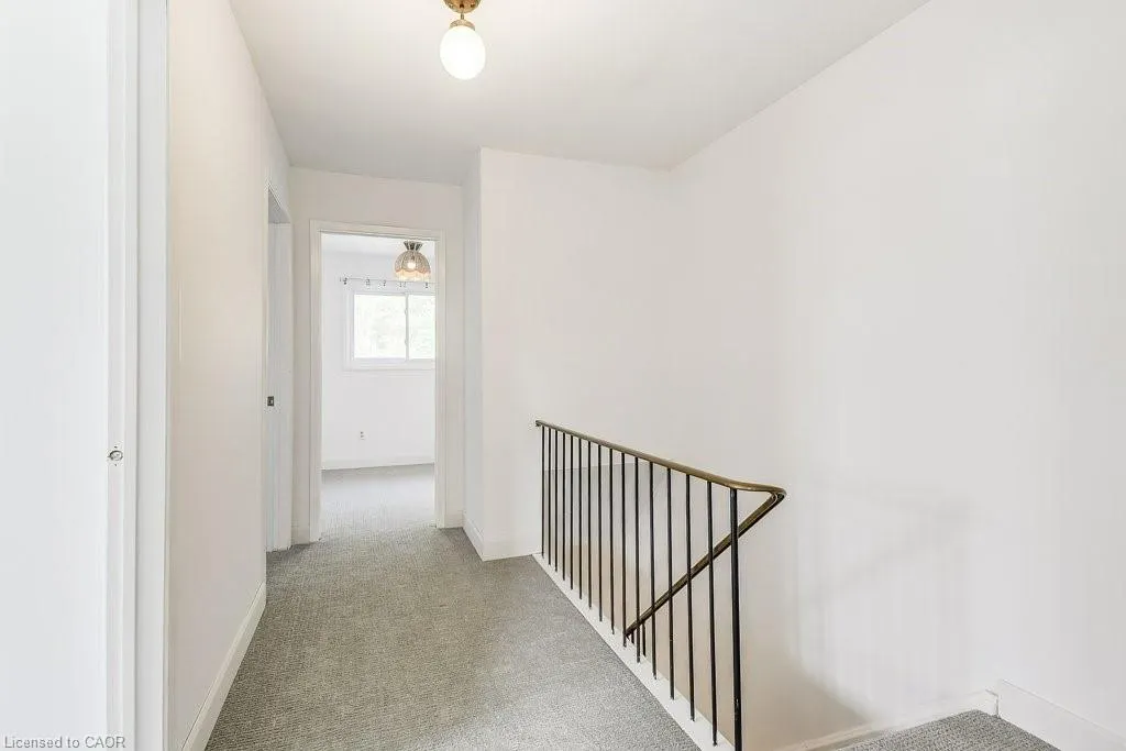 581 College Avenue W