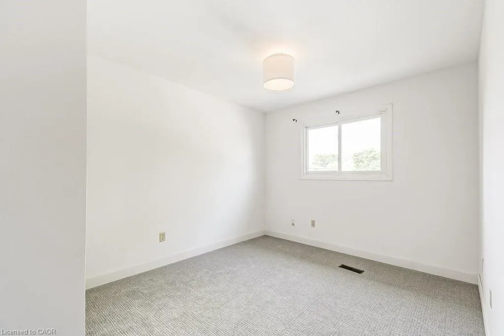 581 College Avenue W