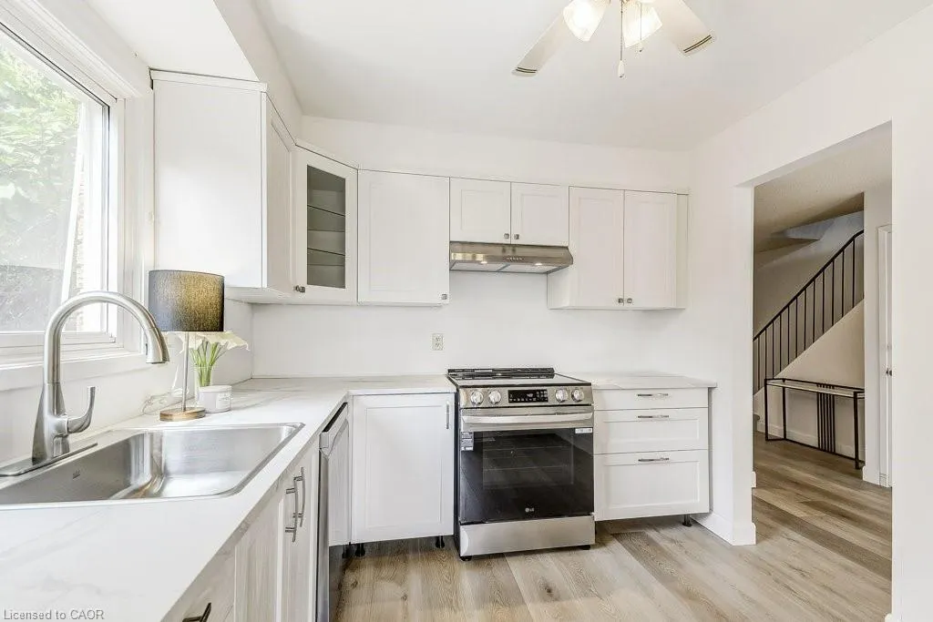 581 College Avenue W