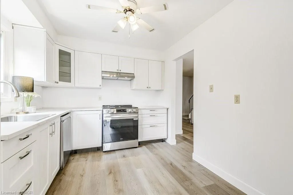 581 College Avenue W