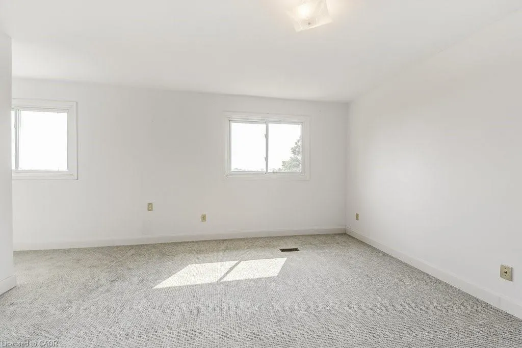 581 College Avenue W