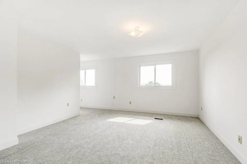 581 College Avenue W