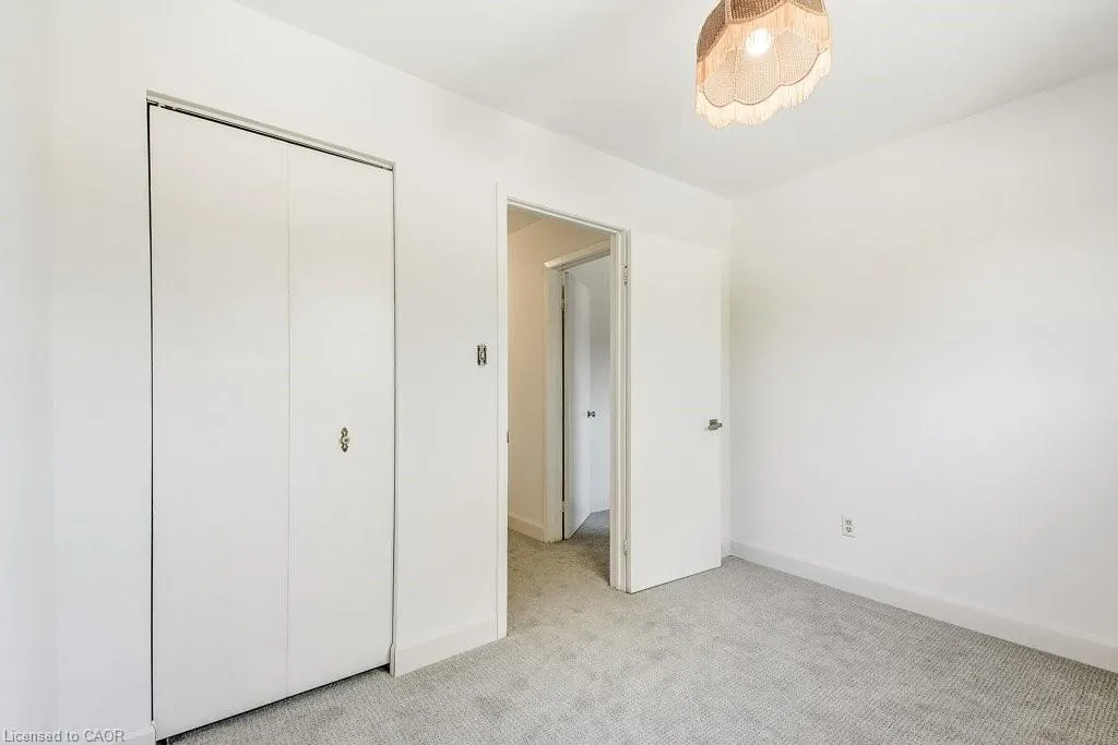 581 College Avenue W