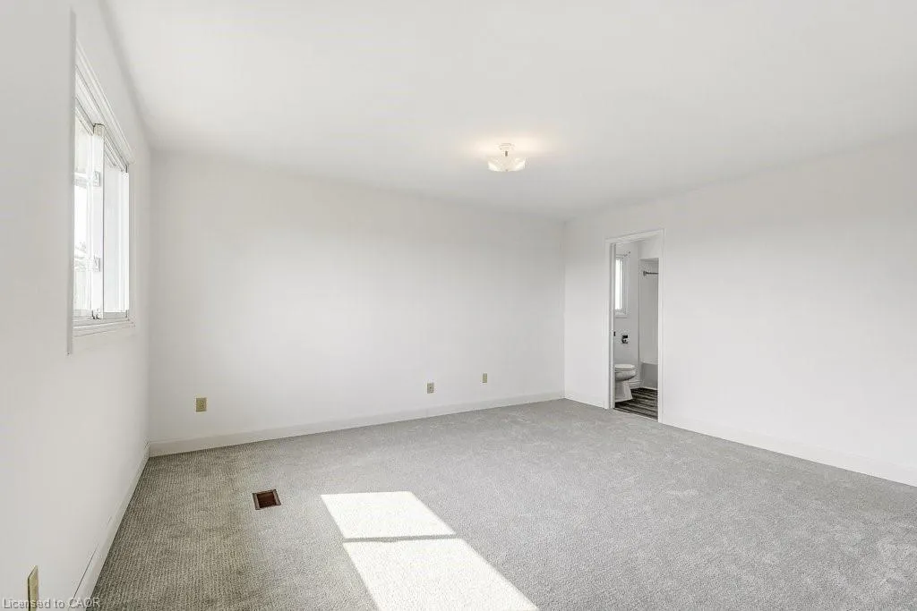 581 College Avenue W