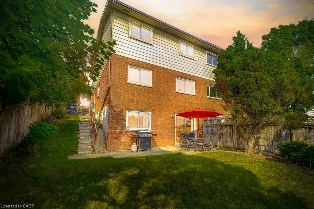 581 College Avenue W