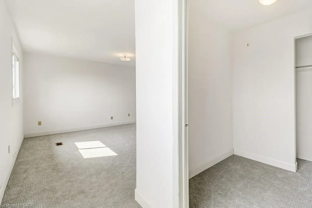 581 College Avenue W
