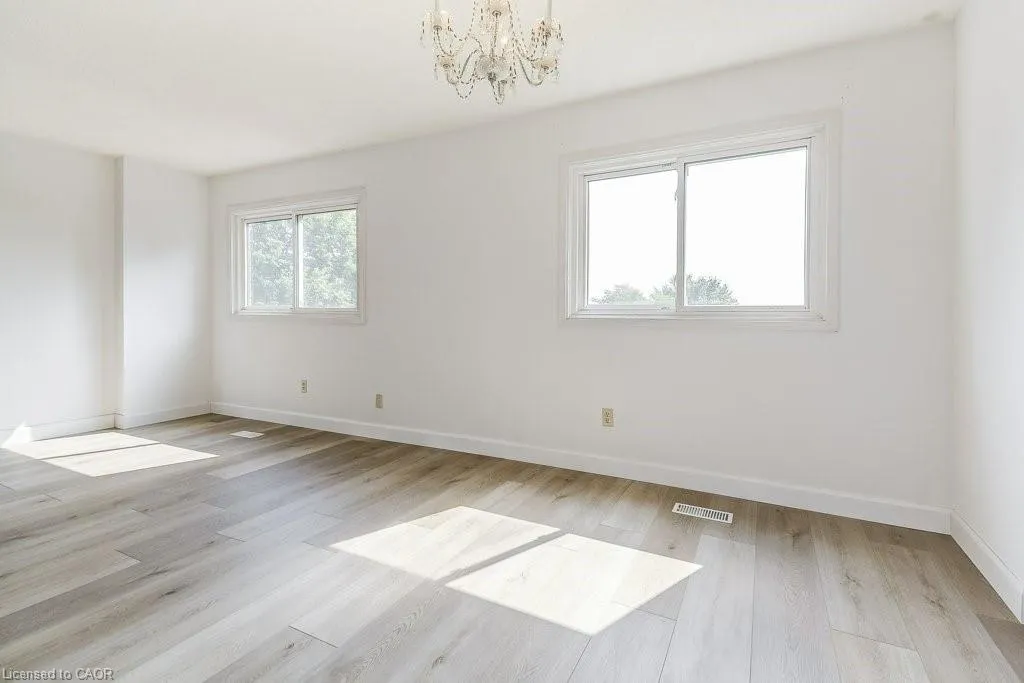 581 College Avenue W