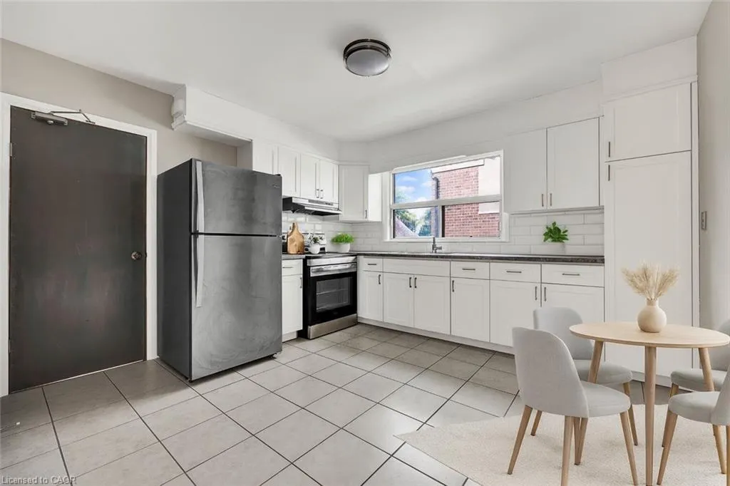102 Sydney Street N, #2