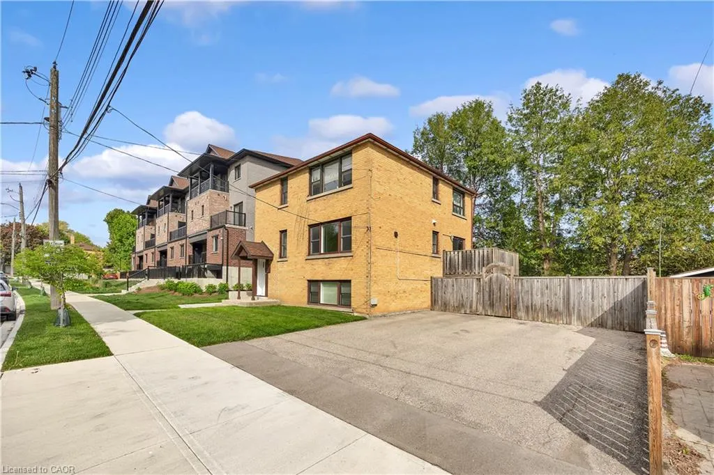 102 Sydney Street N, #2