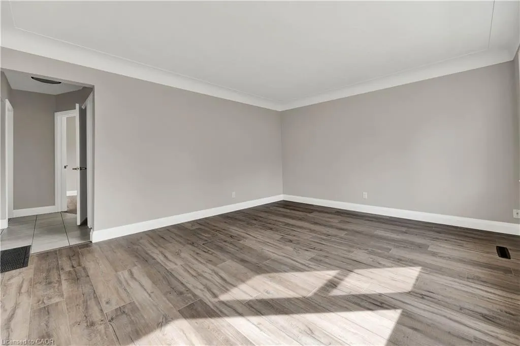 102 Sydney Street N, #2