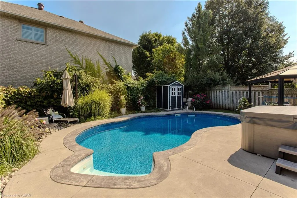 96 Laurendale Avenue