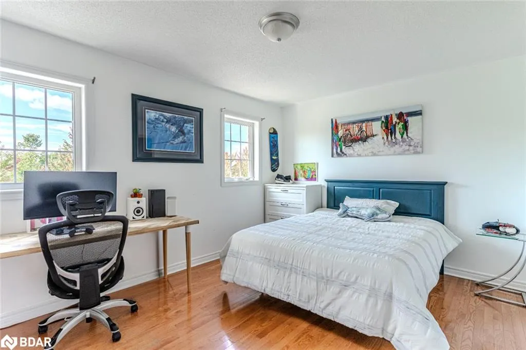 64 Lake Crescent