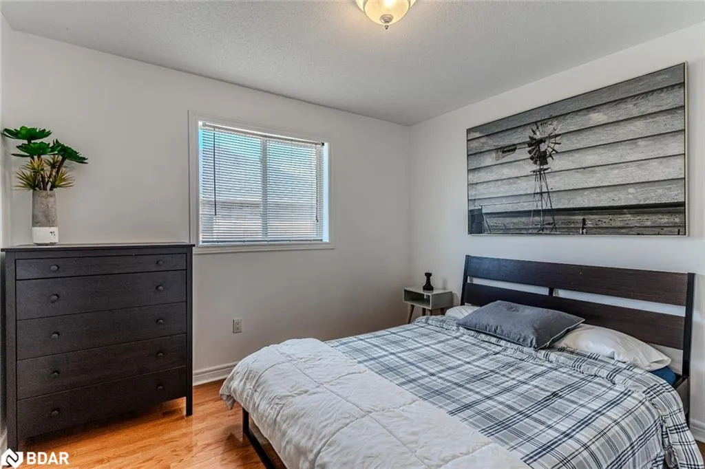 64 Lake Crescent
