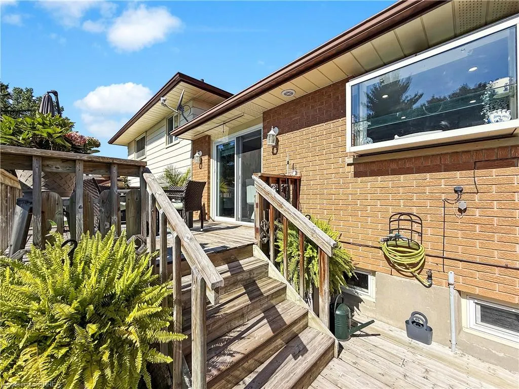 46 Davis Street W