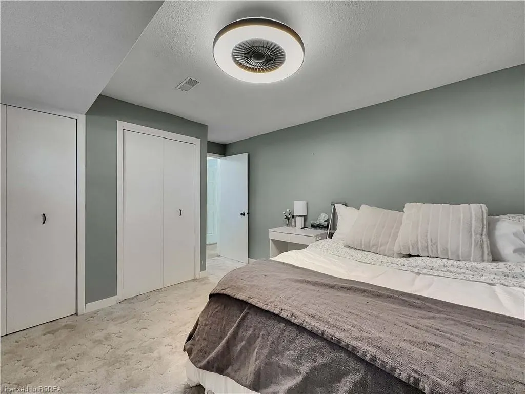 46 Davis Street W