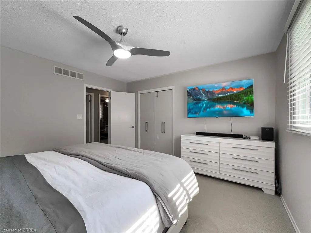 46 Davis Street W
