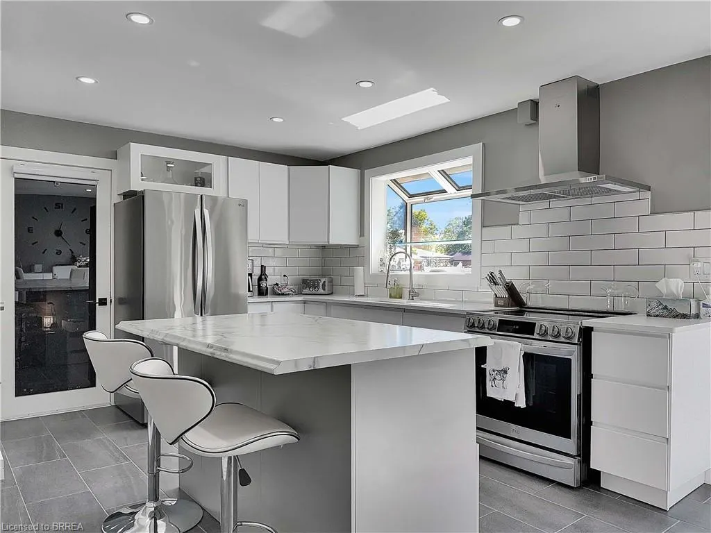 46 Davis Street W