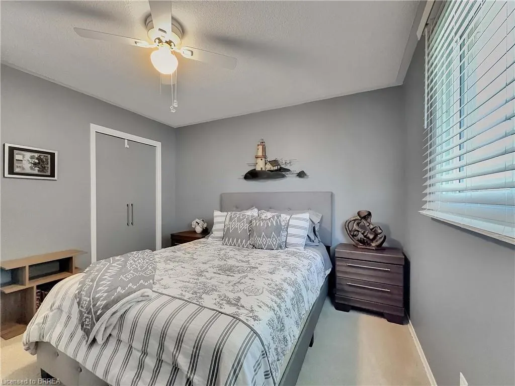 46 Davis Street W