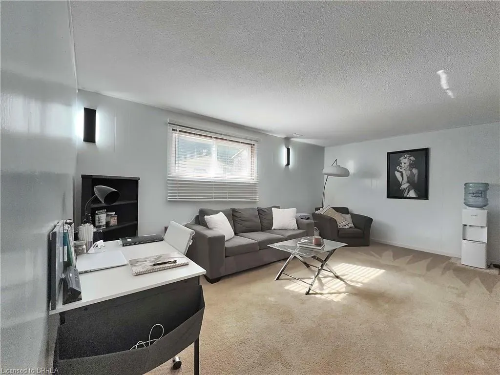 46 Davis Street W