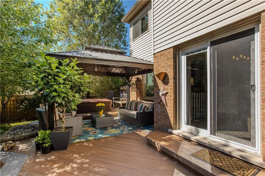 16 Arnhem Court