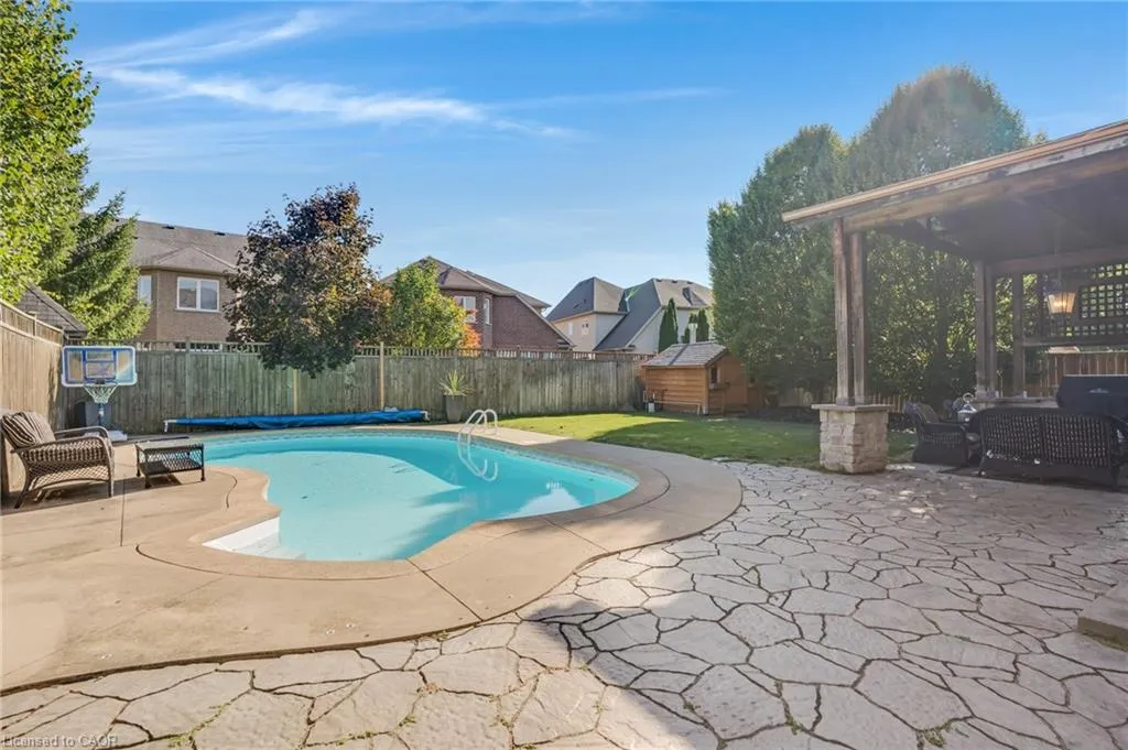 31 Coopershawk Street