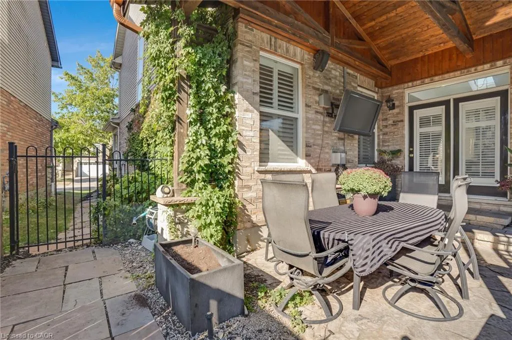 31 Coopershawk Street