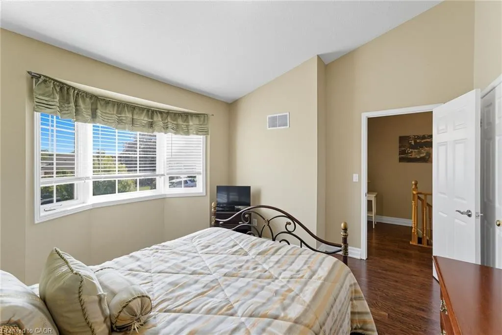 27 Glenhollow Drive