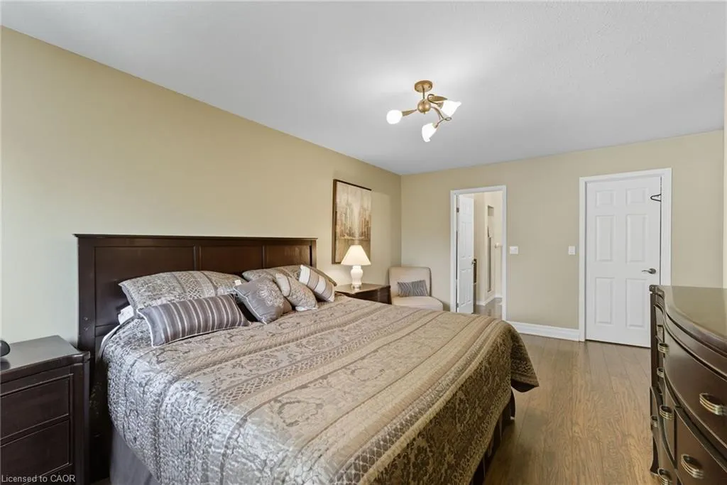 27 Glenhollow Drive