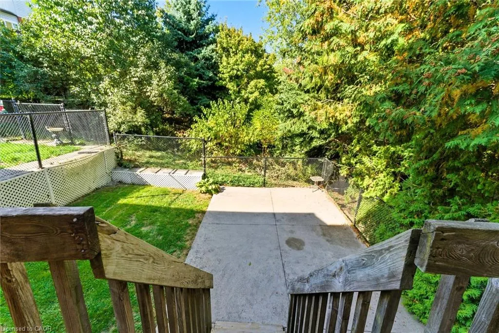 27 Glenhollow Drive