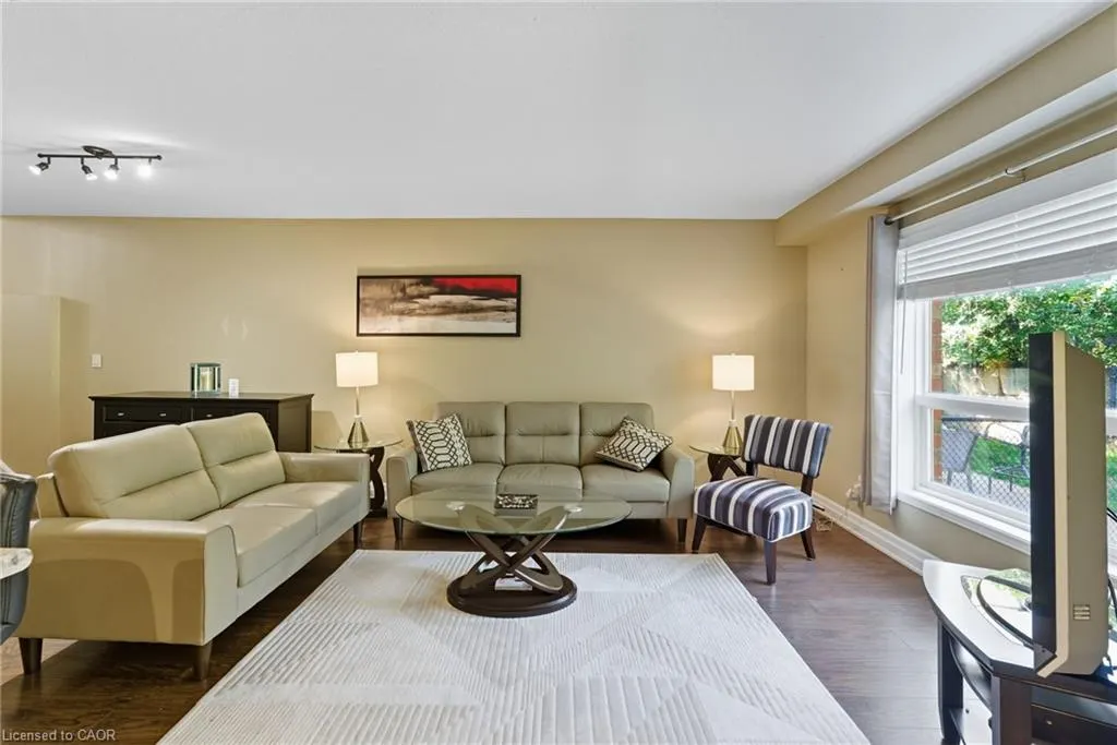 27 Glenhollow Drive