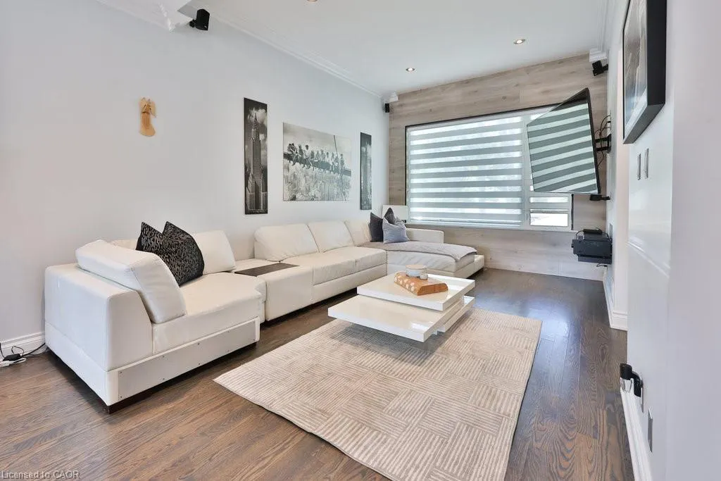 880 6th Street
