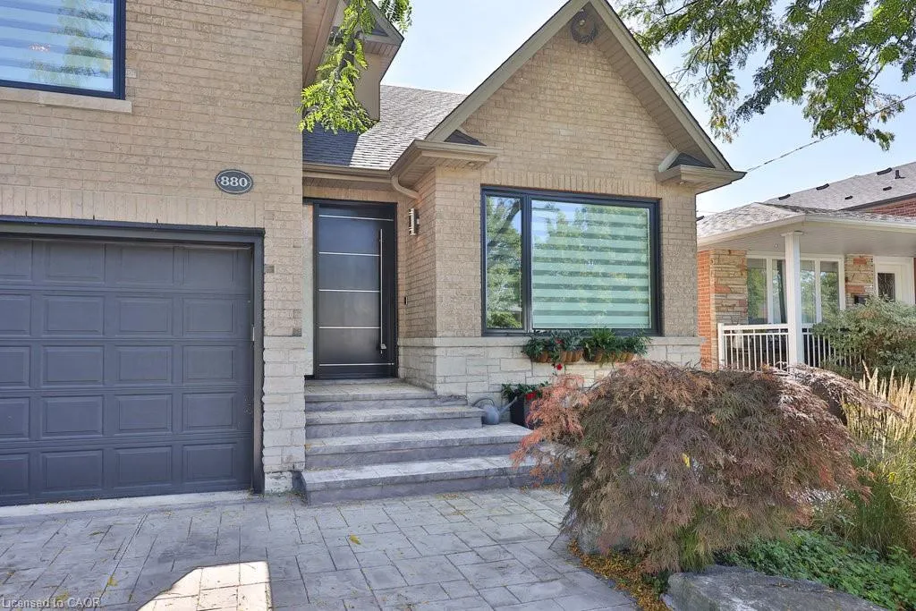 880 6th Street