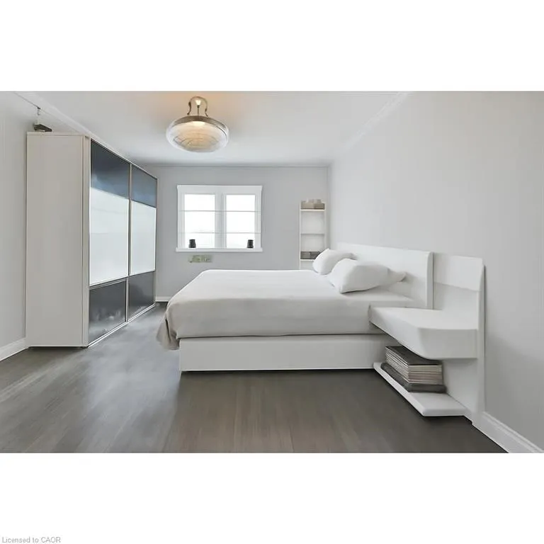 880 6th Street