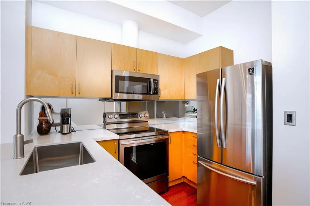 388 Richmond Street W, #923