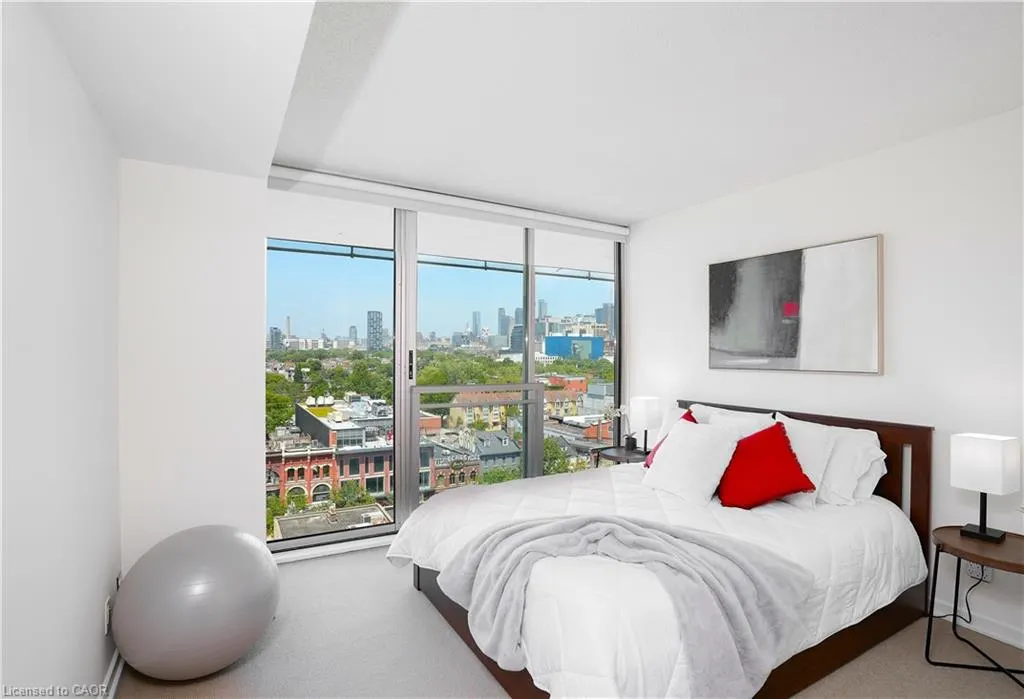 388 Richmond Street W, #923
