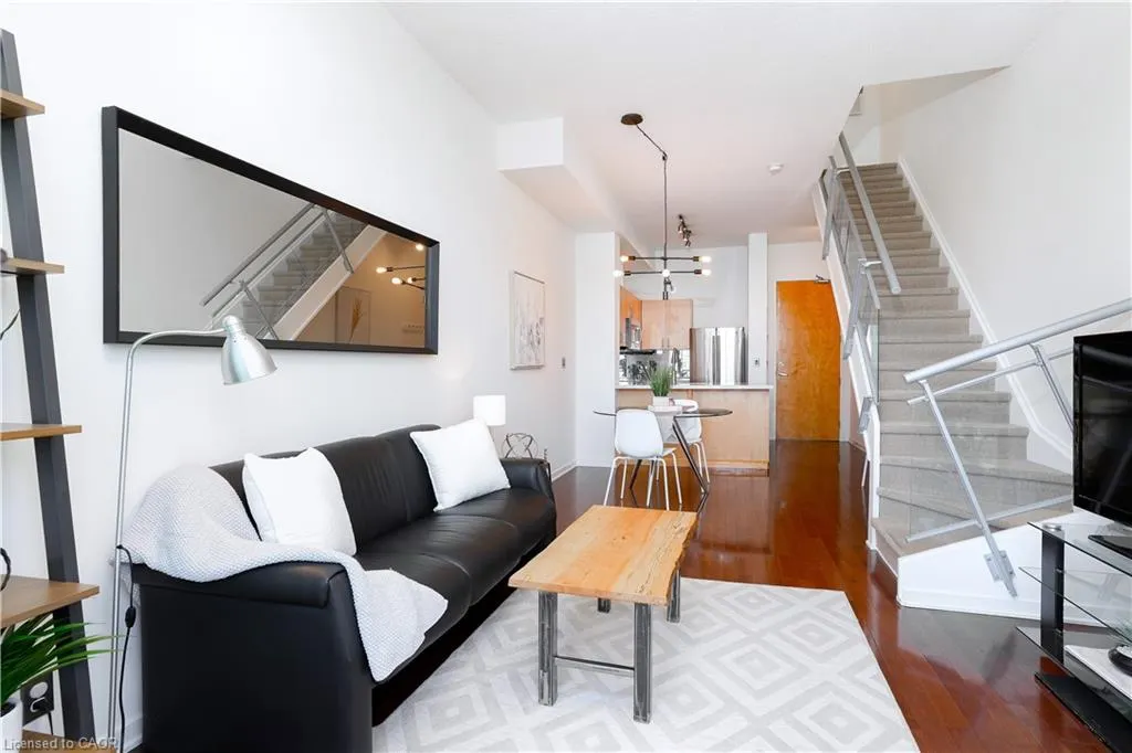 388 Richmond Street W, #923
