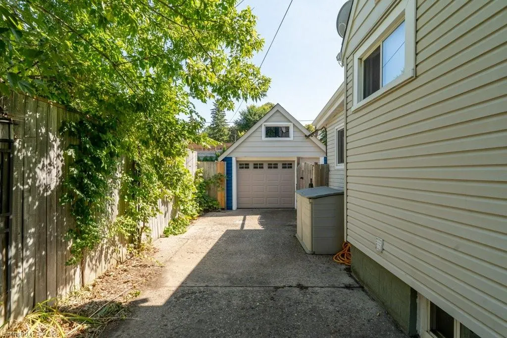 18 St Clair Avenue