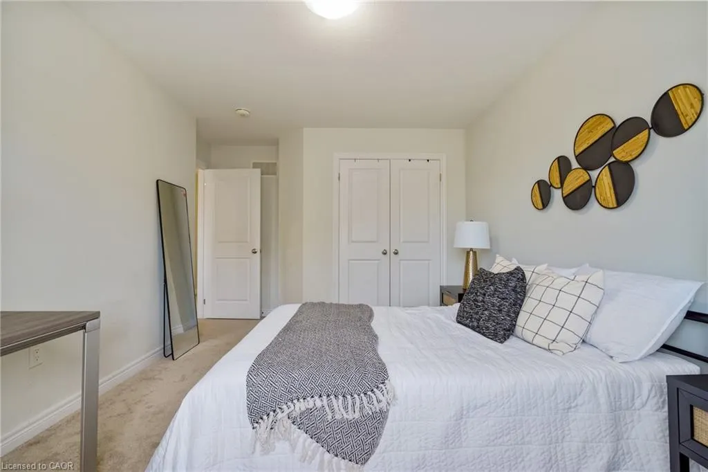 60 Bobolink Road