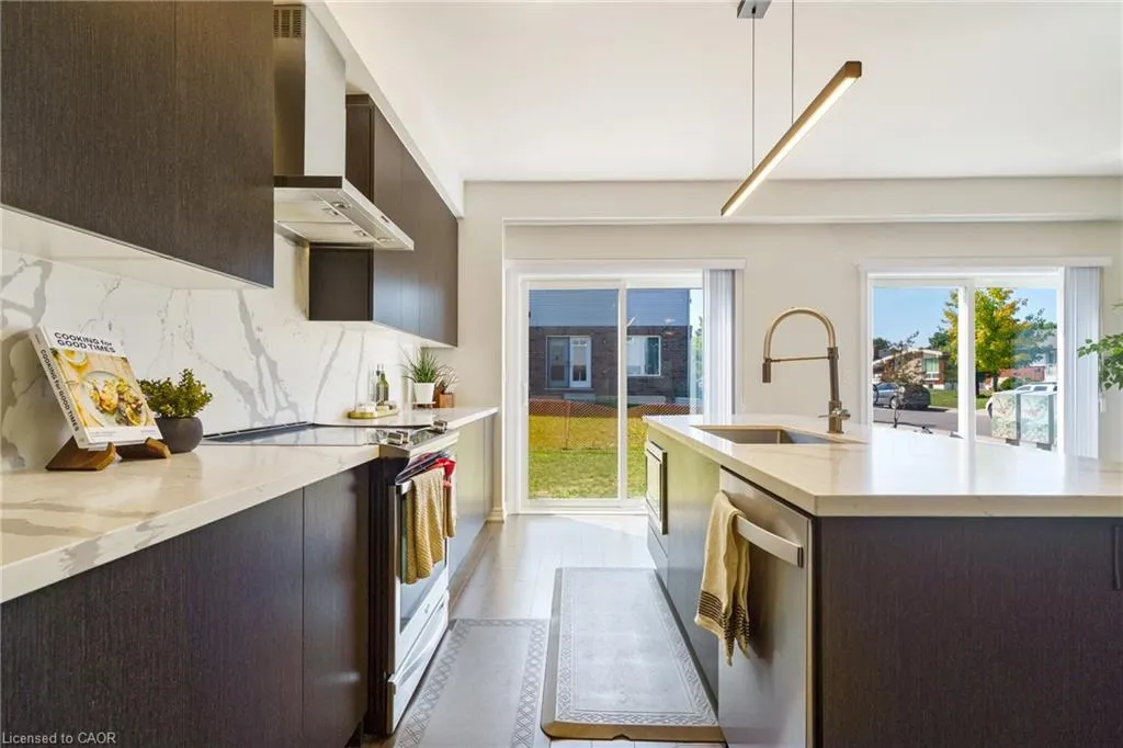 60 Bobolink Road