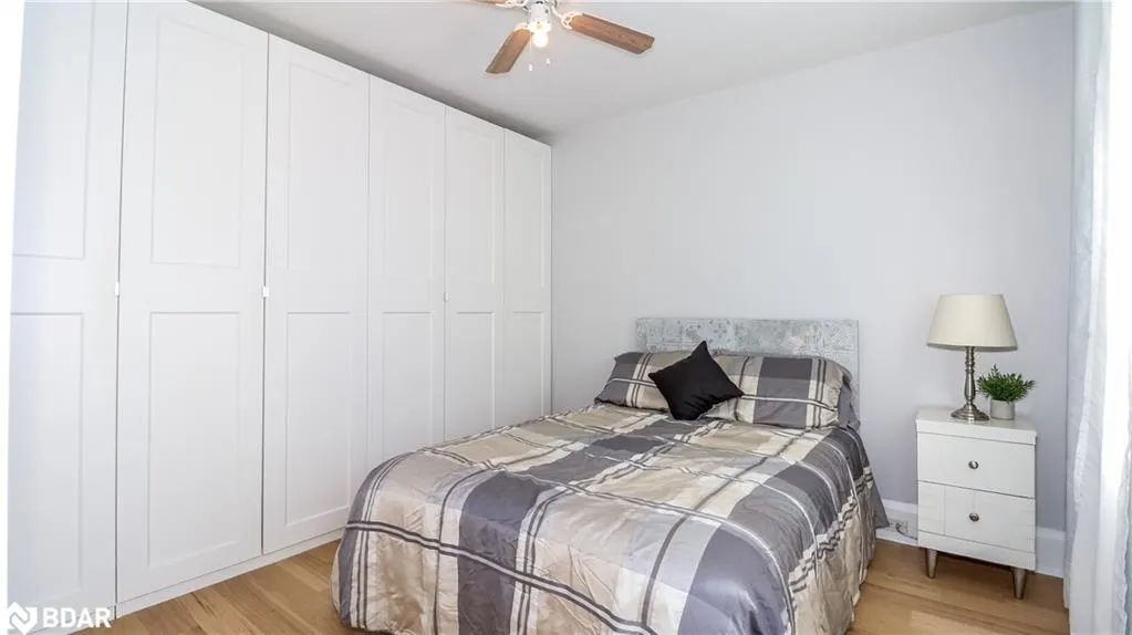 156 Nelson Street W
