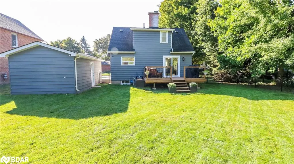 156 Nelson Street W