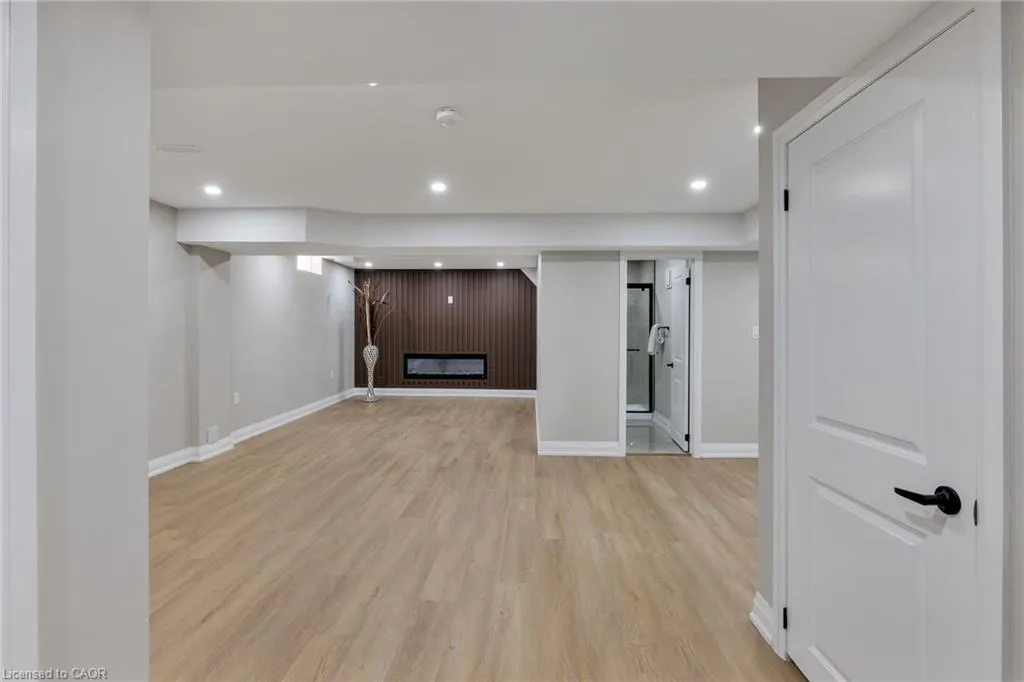 2202 Brookhaven Crescent